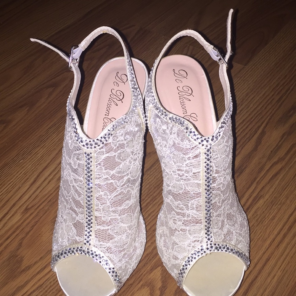 white heels size 7
